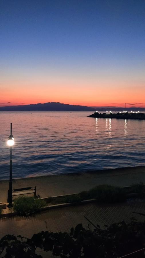 Golden Sunset Beach Apartment Skála Kallirákhis エクステリア 写真