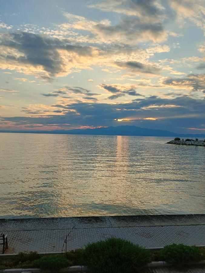 Golden Sunset Beach Apartment Skála Kallirákhis エクステリア 写真